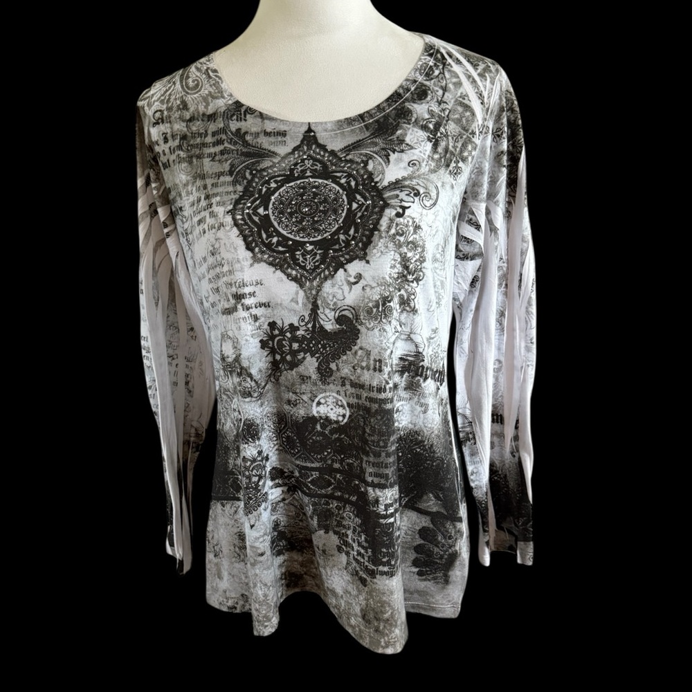 Women’s Black and White Graphic Scooped Neck Shirt